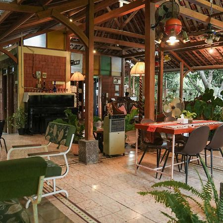 Djajanti House Bed & Breakfast เซอมารัง ภายนอก รูปภาพ