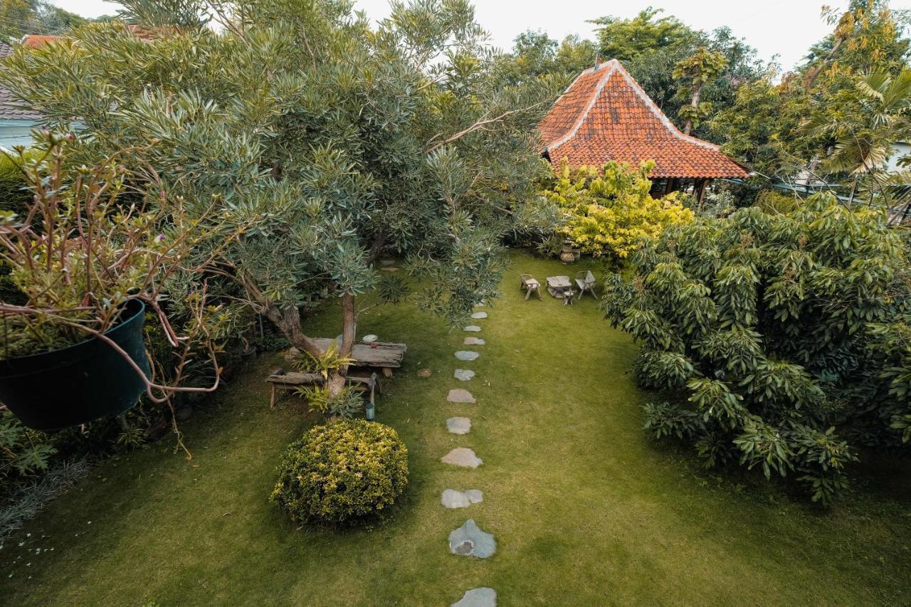 Djajanti House Bed & Breakfast เซอมารัง ภายนอก รูปภาพ