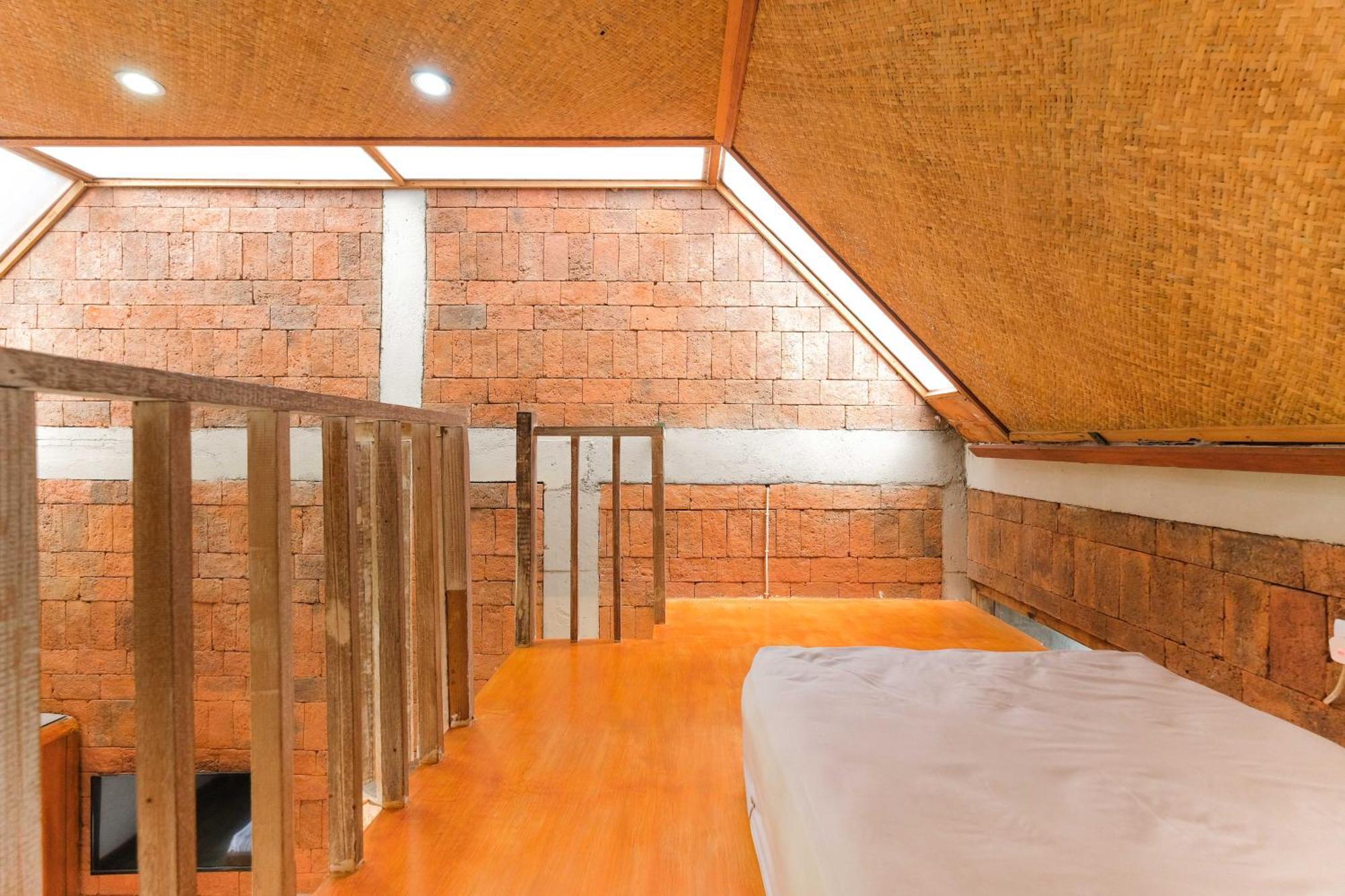 Djajanti House Bed & Breakfast เซอมารัง ภายนอก รูปภาพ