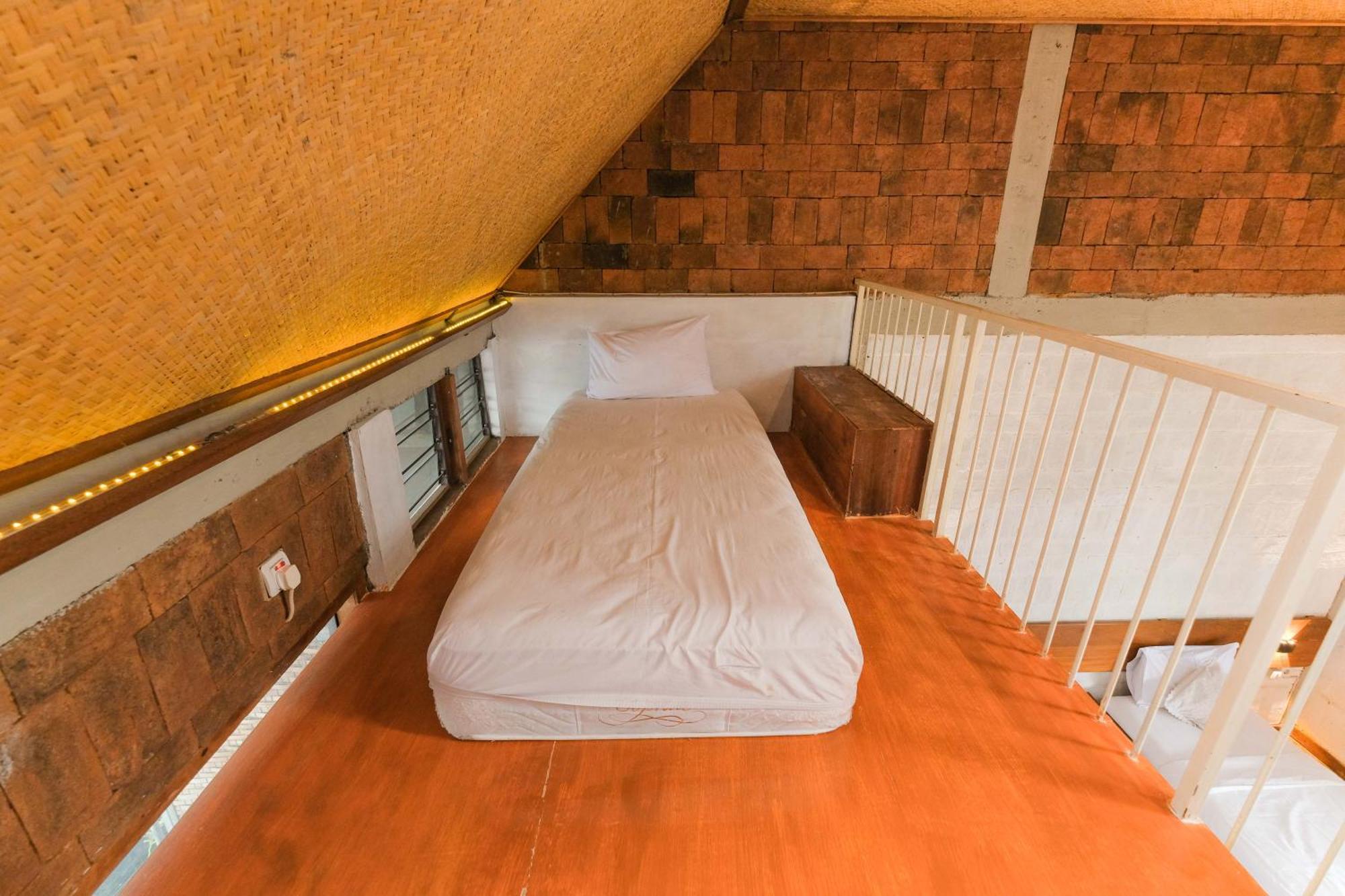Djajanti House Bed & Breakfast เซอมารัง ภายนอก รูปภาพ
