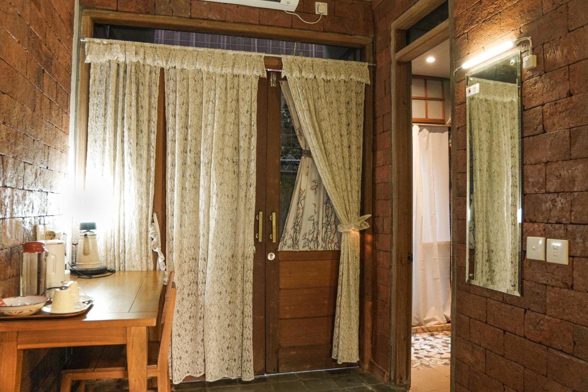 Djajanti House Bed & Breakfast เซอมารัง ภายนอก รูปภาพ